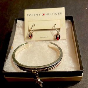 Bracelet and earrings